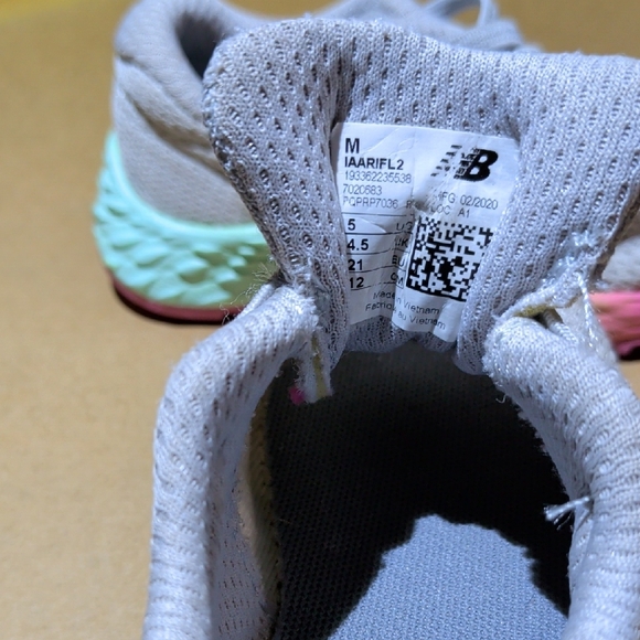 New balance Toddler Girls US Size 5 - Picture 2 of 5